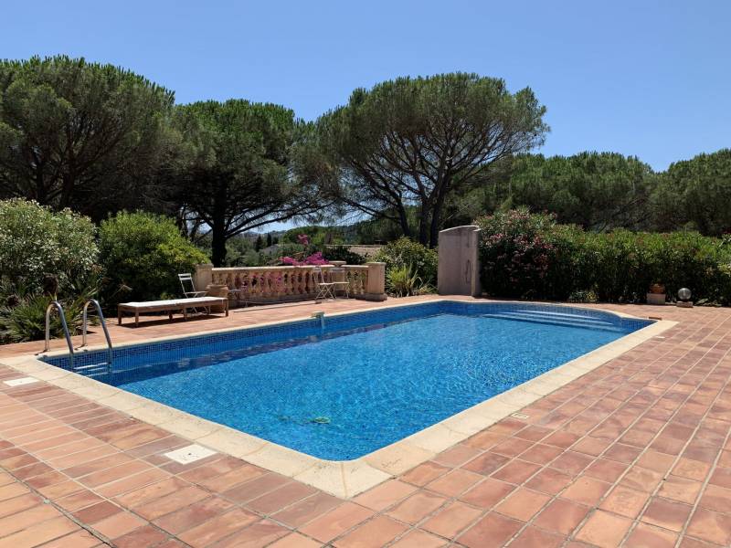 Maison à l'environnement calme à vendre à Sainte Maxime