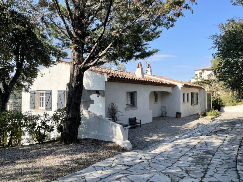 Maison à vendre à Sainte-Maxime au Sémaphore avec vue sur collines