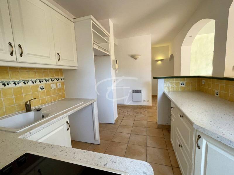 A la vente T3 style provençal à Ste Maxime